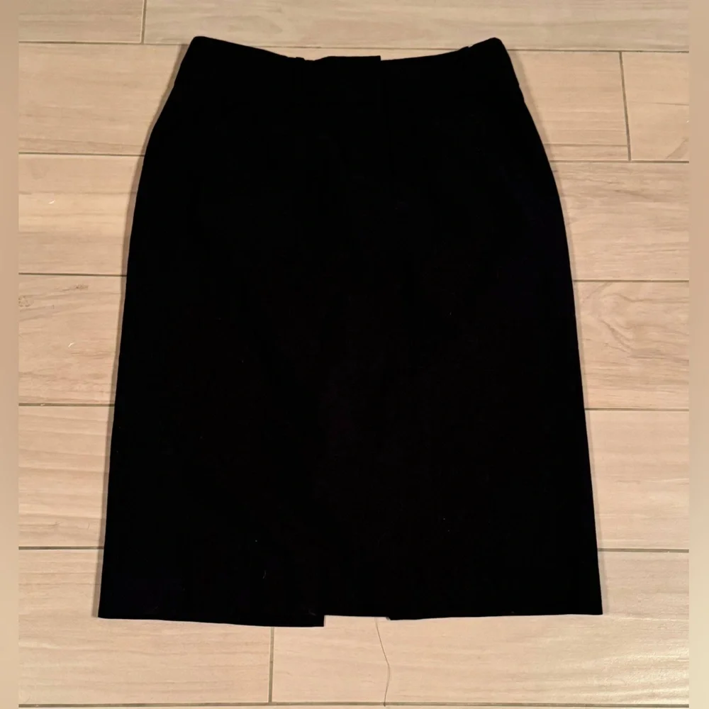 Talbots Elegant Black Pencil Skirt size MEDIUM stretchy waist 15in length 25in